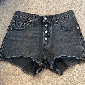 levi black jean shorts